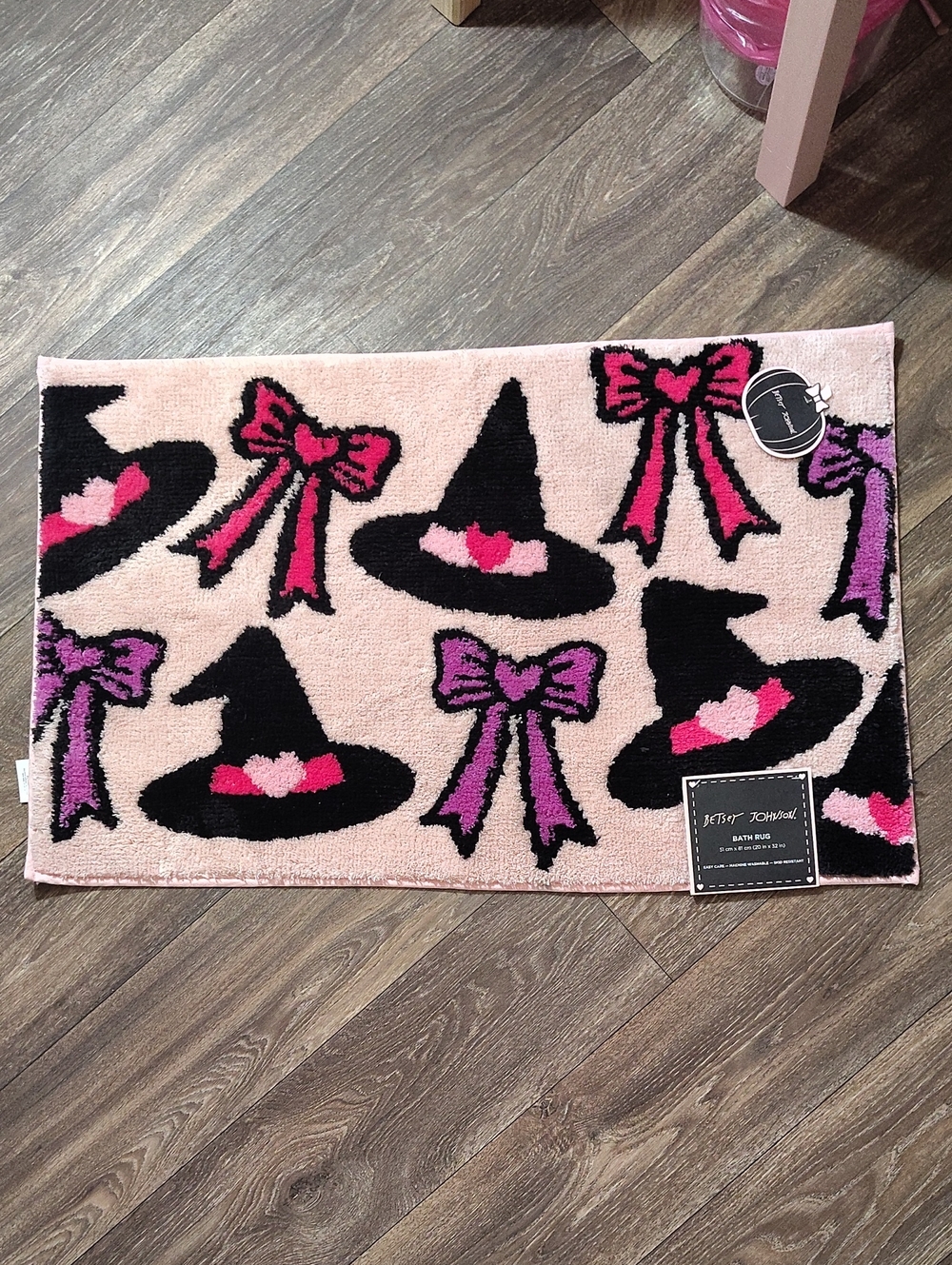 NWt Betsey Johnson Witch Hat And Bow Pink Bath Rug